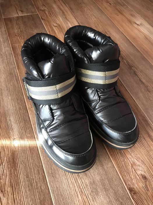 Продам ботинки женские