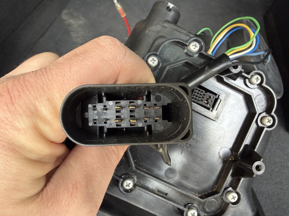 Vand faruri noi nefolosite SONAR pentru Golf 5.