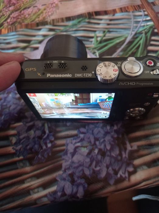 Цифровой фотоаппарат сотилади