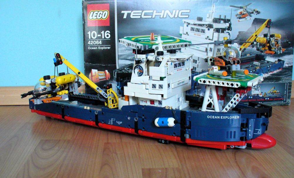 LEGO Technic 42064 Ocean Explorer и 42062 Контейнерен терминал модели 2 в 1