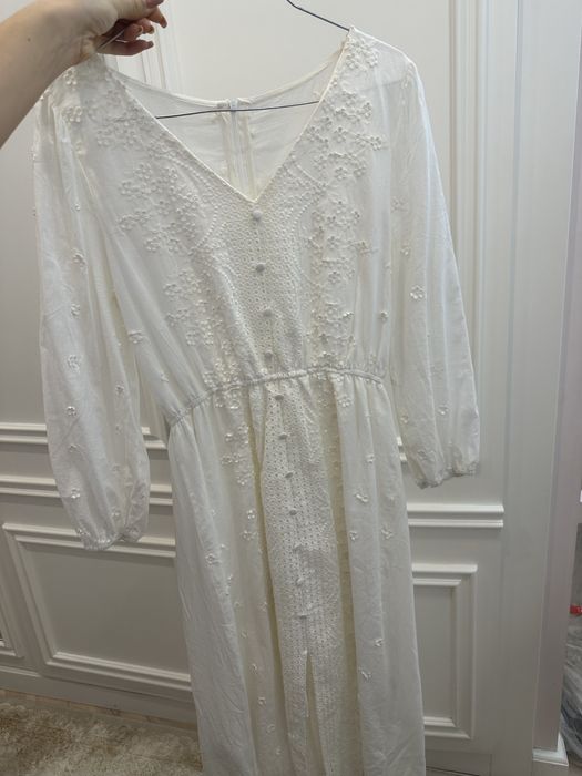 Белое платье на лето