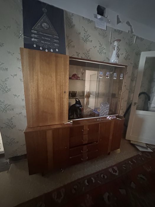Продам шкафы и серванты