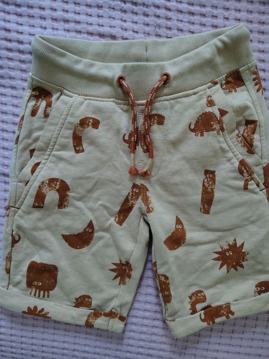 vand pantaloni scurti masura 104 baieti 20lei