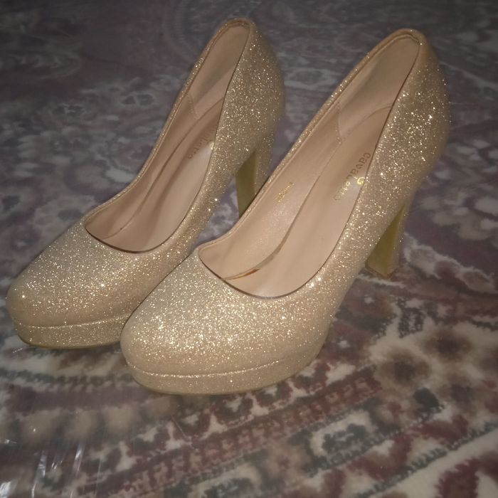 Tufli baland poshnali