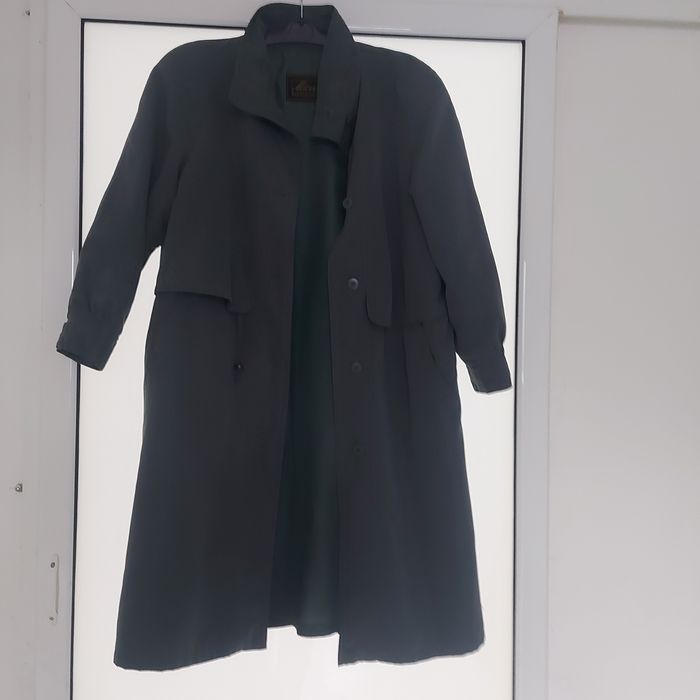 Vind un pardesiu marimea M , L.