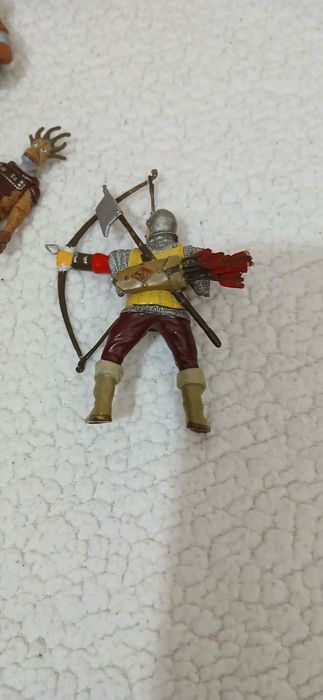 Фигурка Красный лучник