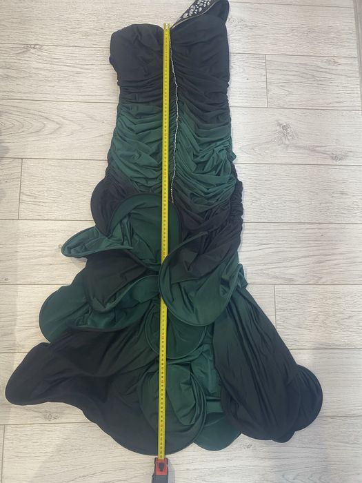 Официална рокля в зелено и черно и рокля с перли