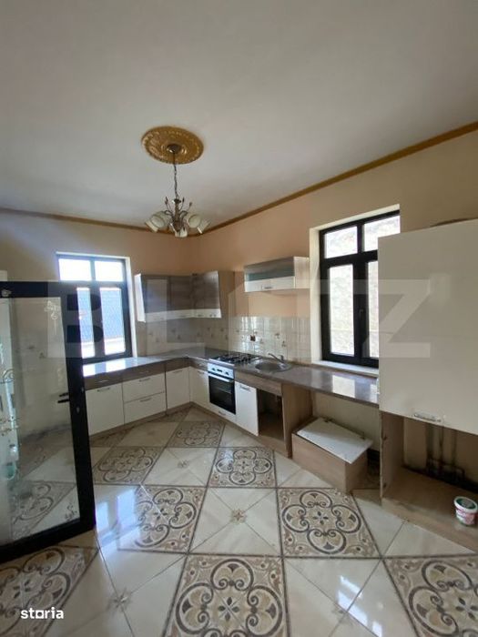 Casa mare, in Centrul Vechi din Deva - 10 camere, ideal locuinta + inv