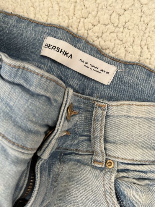 Blugi evazati Berska marimea 36