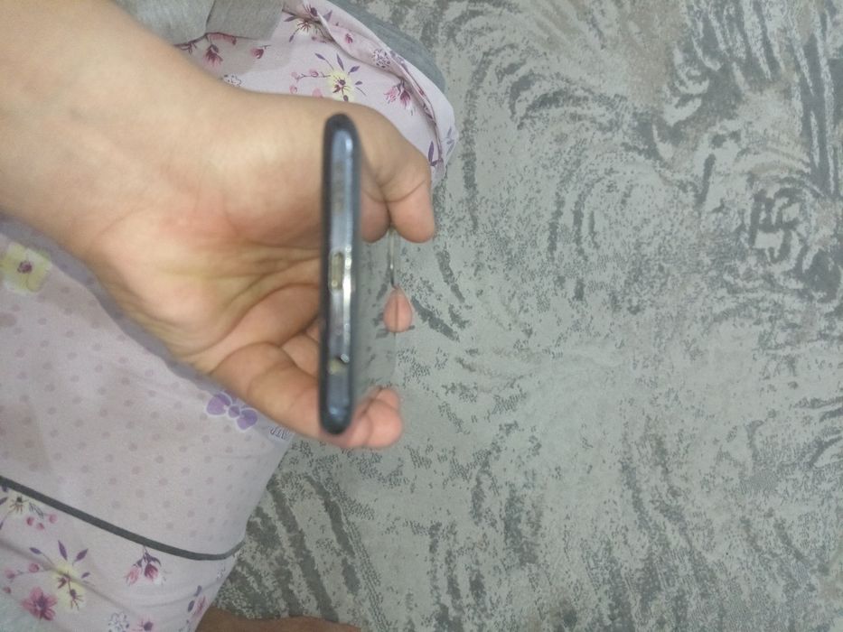 Poco m5 xotirasi 128 operativkasi 6+2 sotiladi