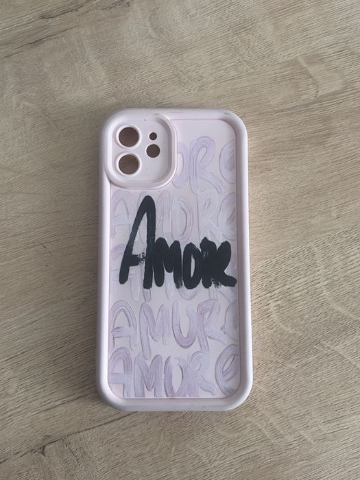 Продам чехлы на 12 айфон