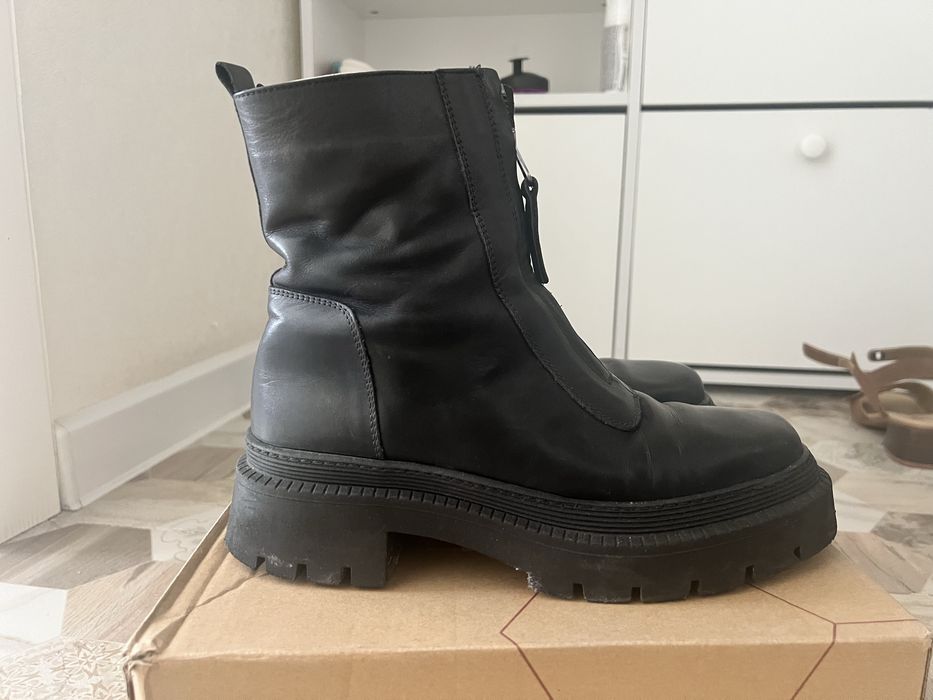 Продам зимние ботинки 39 размер