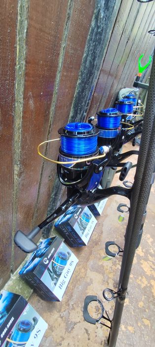 Set Pescuit Complet,4 Lansete 3,90m,4 Mulinete Tambur 9000 echipate cu fir,Rod Pod, 4 Senzori+4 Swingere