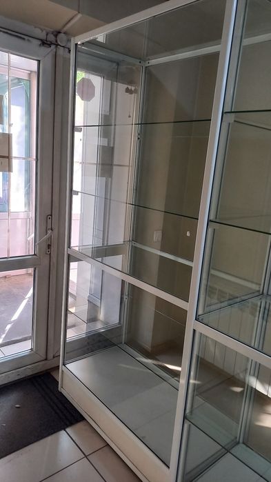 Продам витрины и прилавки