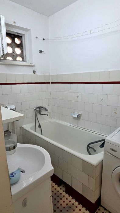 Vând apartament 3 camere în Târgu Mureș, zonă liniștită și verde, str. Moldovei