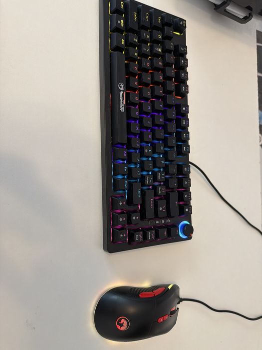 Pachet Gaming Scorpion(Tastatura mecanica gaming + mouse+ mousepad