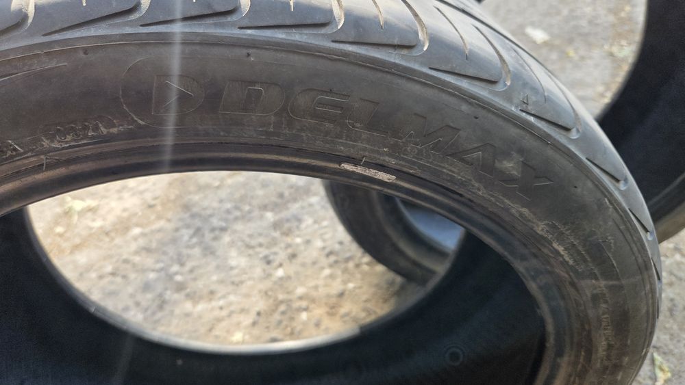 Продам две шины 245 /40/ 18 по 10ты