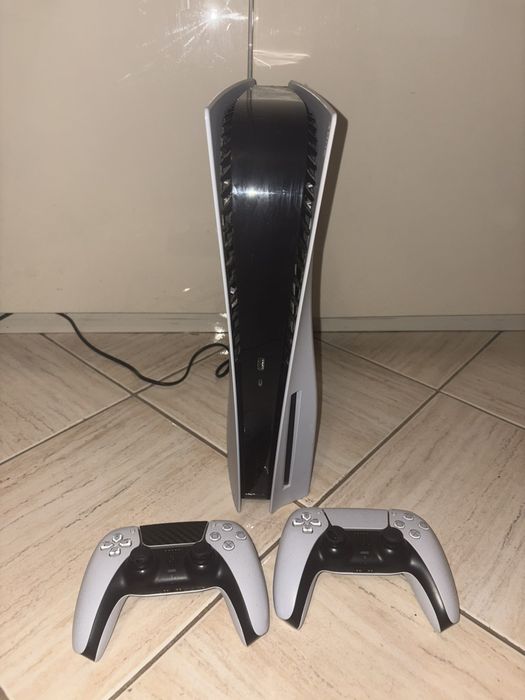 Playstation 5 Disc Edition + два контролера