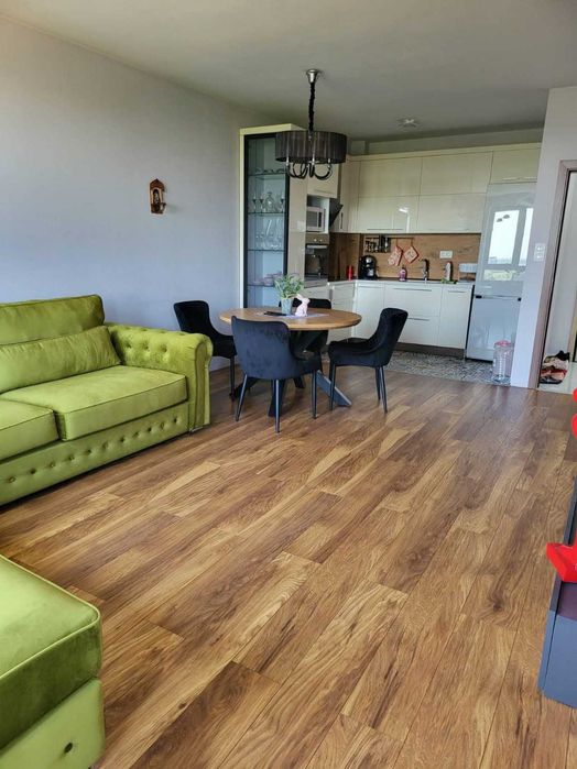 Тристаен апартамент Център