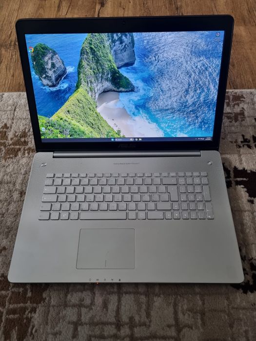 Laptop uri Asus de buget display mare