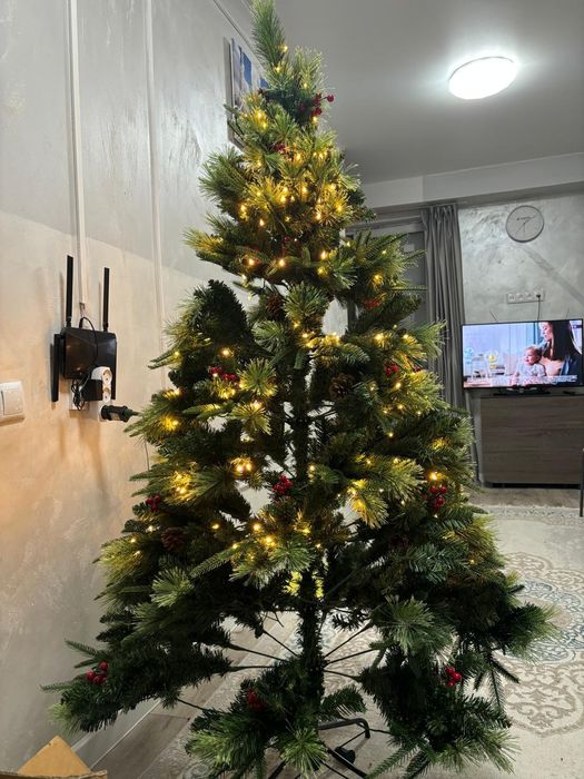 Елка 175 см в длину новая в укаповке