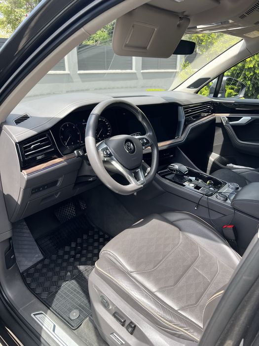 Vând VW Touareg 10/2019