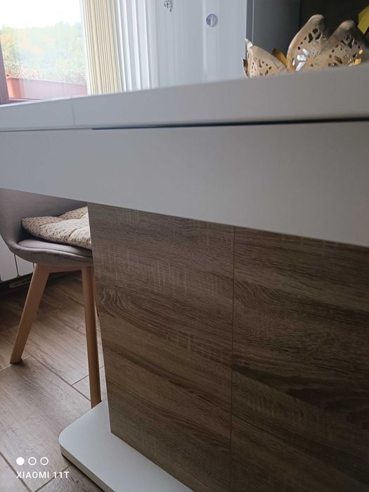 Трапезна маса, бял мат + дъб сонома  140 €