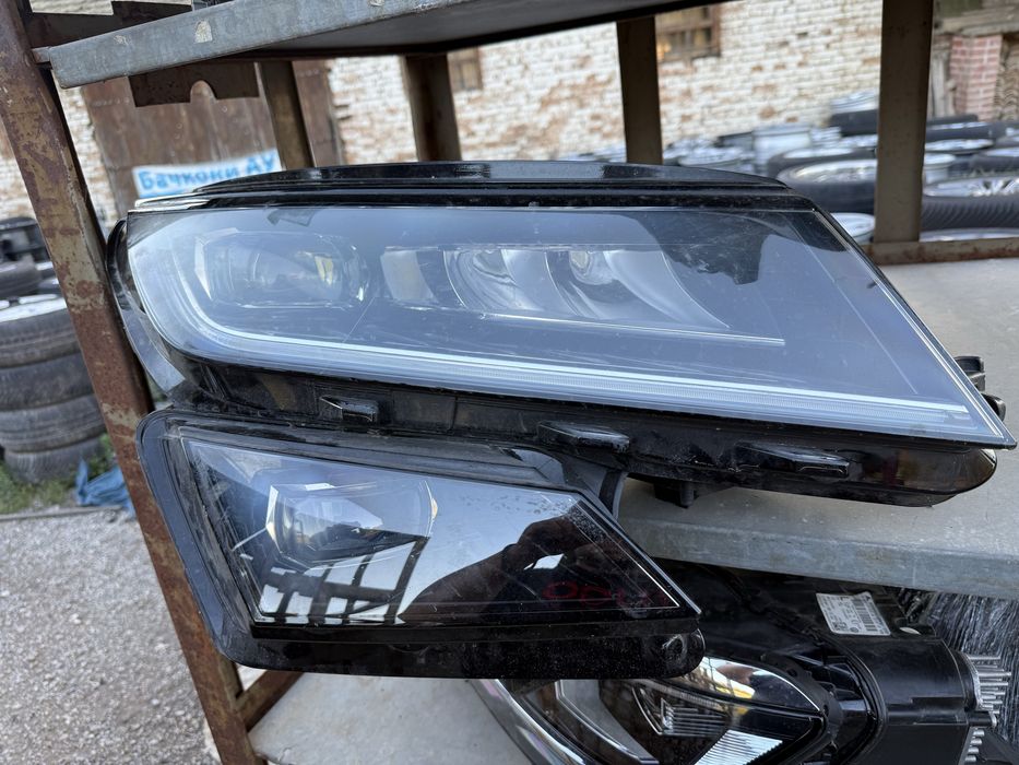 Продавам оригинални фарове за Skoda Kodiaq FULL LED ляв и десен!