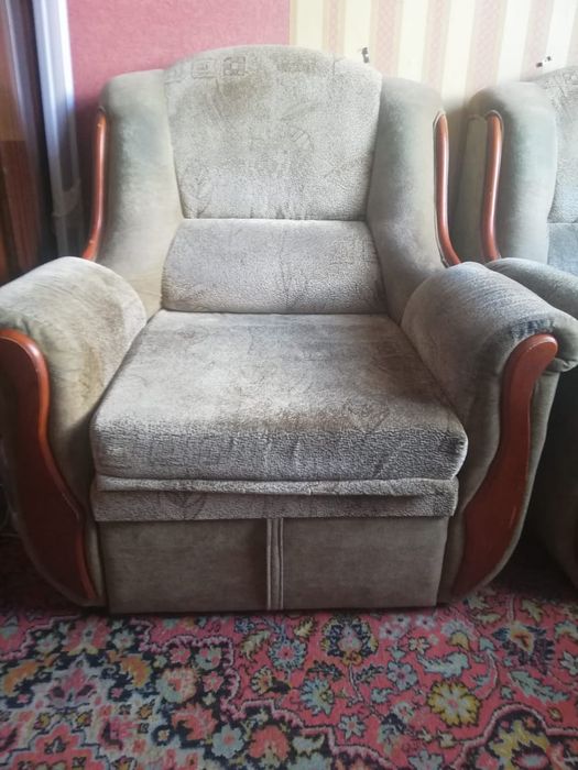 Продам диван и два кресла