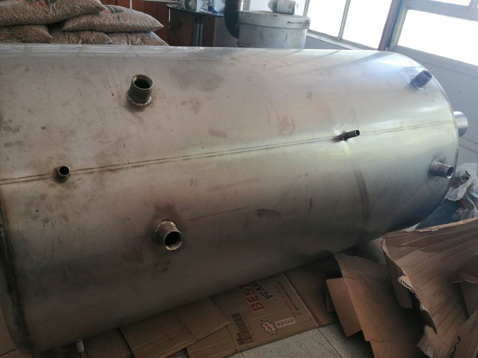 Буферен съд за гореща вода от неръждавейка 1000 литра