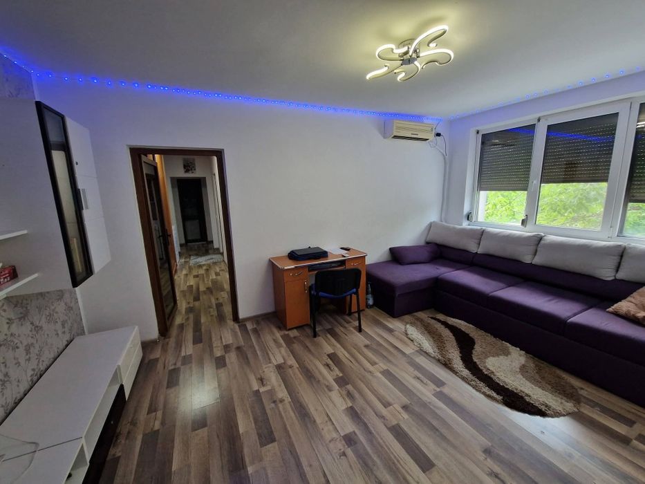 Vând apartament 4 camere