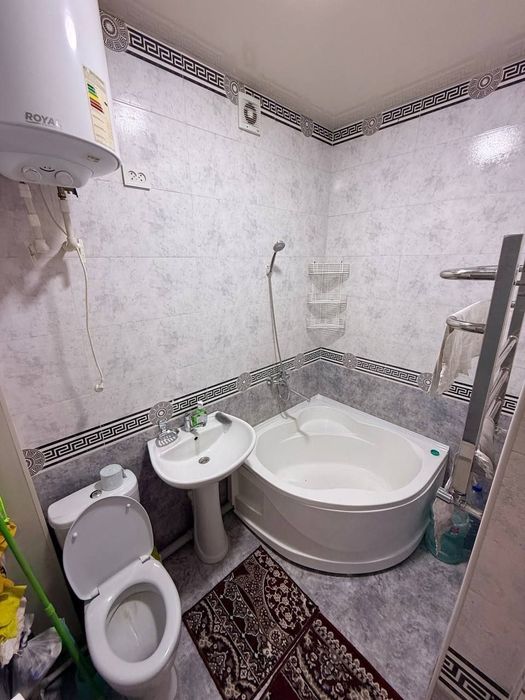 Урганч шахар марказида (Гипермаркет ёнида) 2-хонали квартира ижарага б