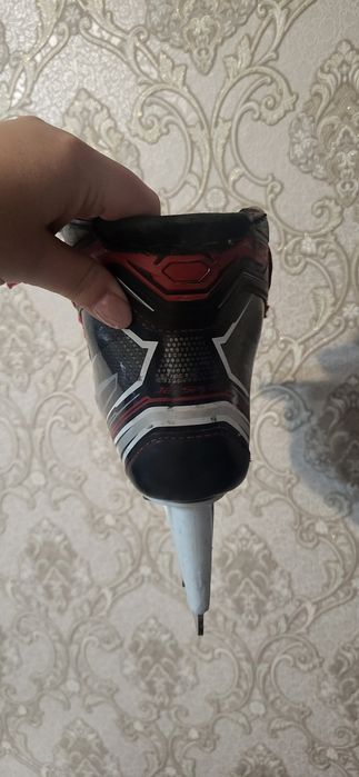 Продам коньки CCM