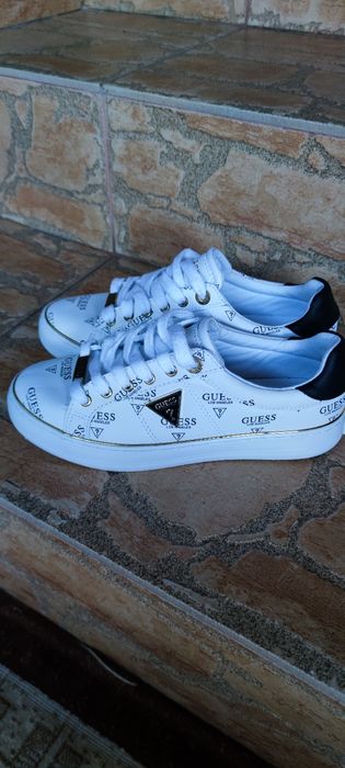 Adidași Guess Dama