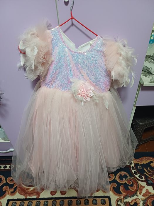 Продам платья нарядные