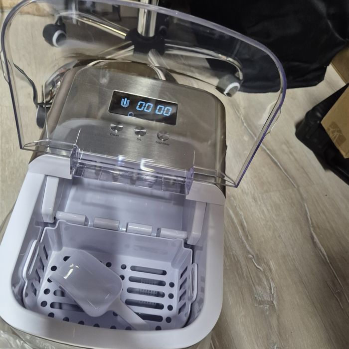 Промо Цена!Ледогенератор  с /LCD /дисплей и   сапочистваща се функция.