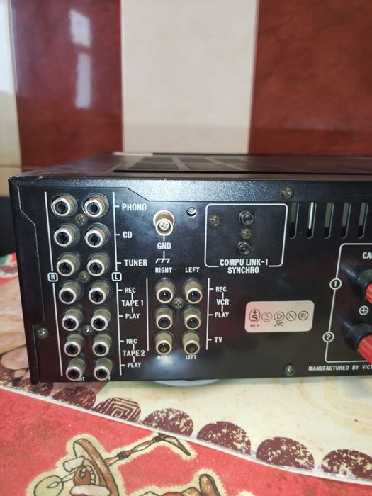 Vând amplificator JVC AX-R551