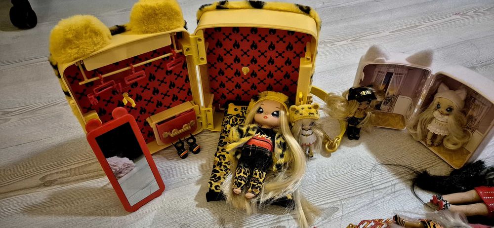 Na! Na !Na! Surprise - Кукли