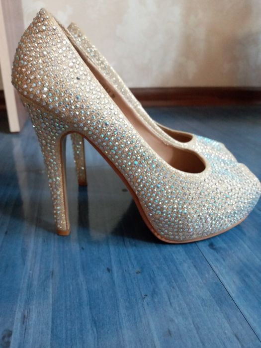 Продам Туфли ••••