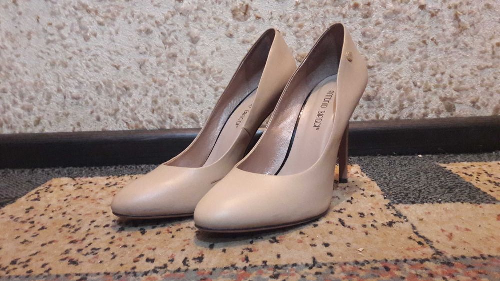 Туфли женские на высоком каблуке
