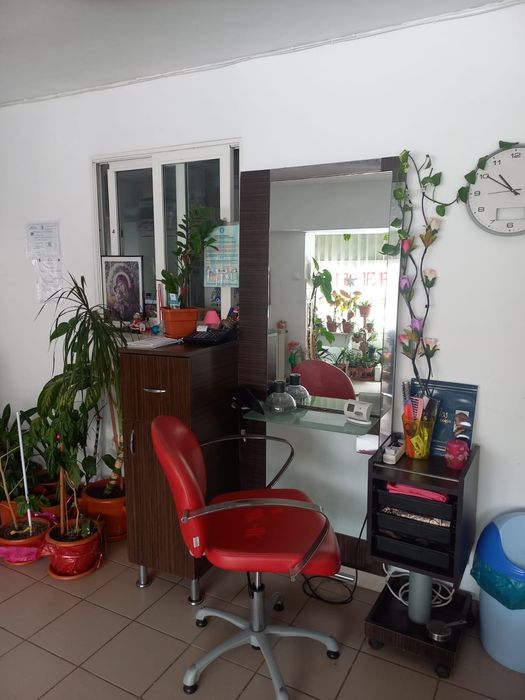 Post pentru coafor cu scaun