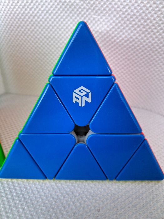 Кубче рубик Pyraminx M Gan