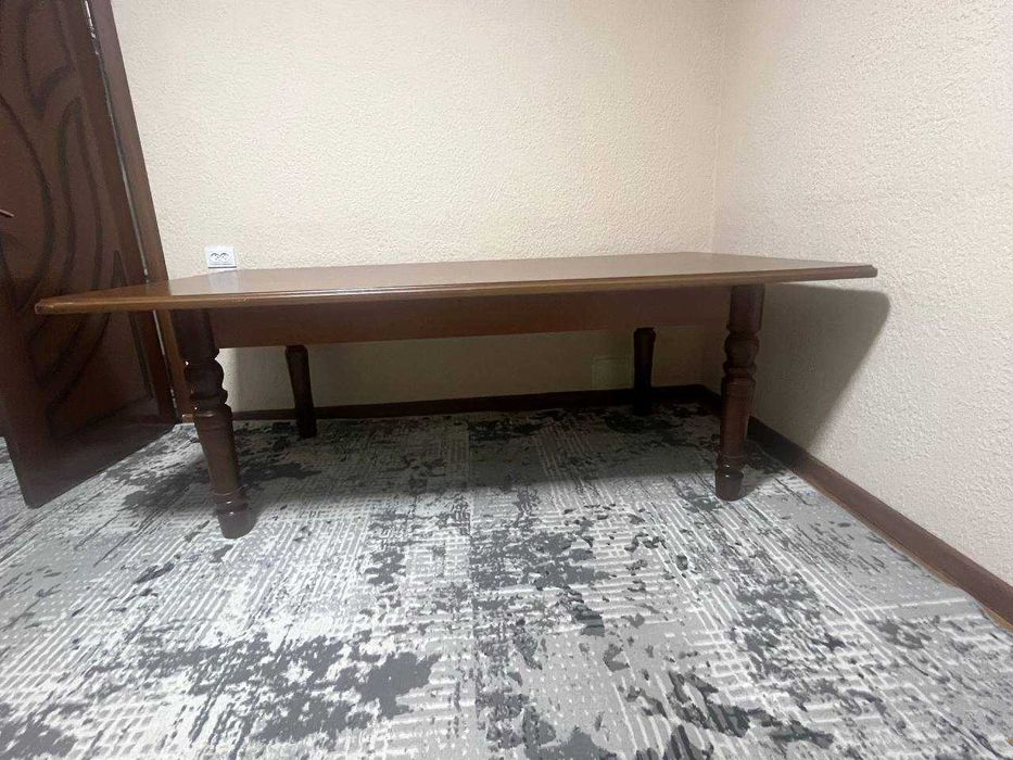 Stol. Zakazga yasalgan. Sifati yaxshi