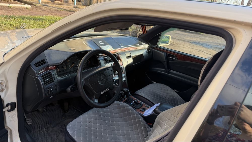 Продам автомобиль Mercedes E 220 дизель