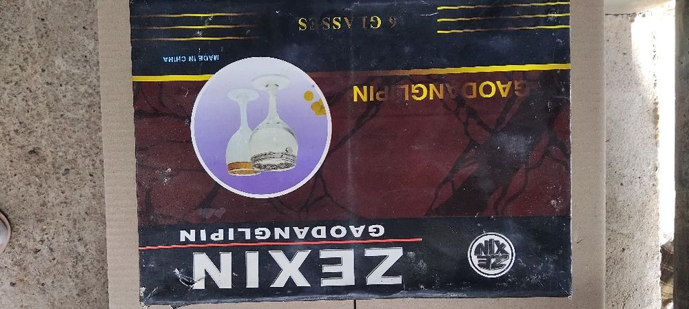 Set pahare aurite cu picior