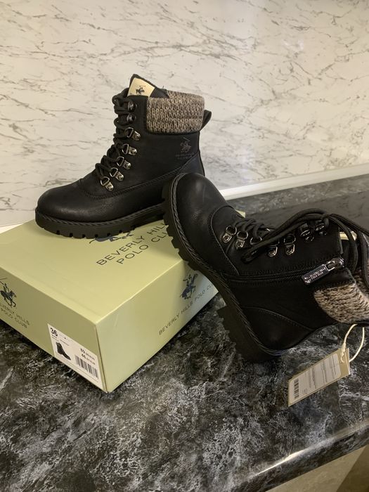 Чисто нови дамски боти