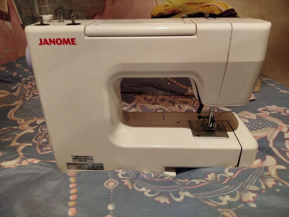 Продам швейную машинку