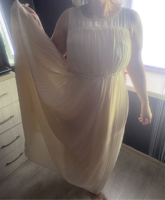 Платье молочного цвета нарядное