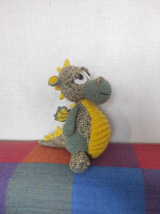 Продам вязаный дракончик