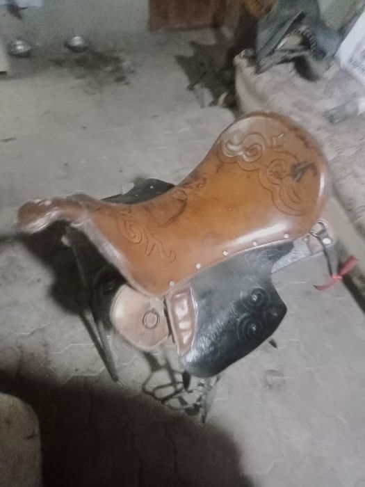 В продаже два седла